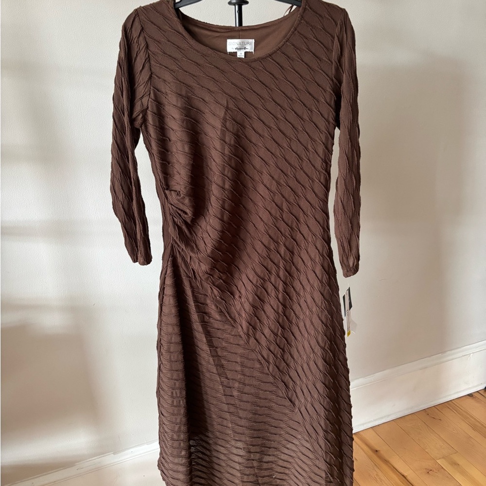 Signature by Robbie Bee Brown Textured Ruched Midi Dress - Size M - Picture 4 of 4